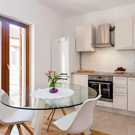 Luka Apartment